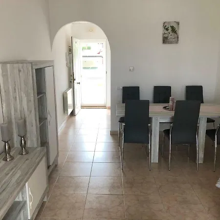 Casa Ursini, * Κάλπε